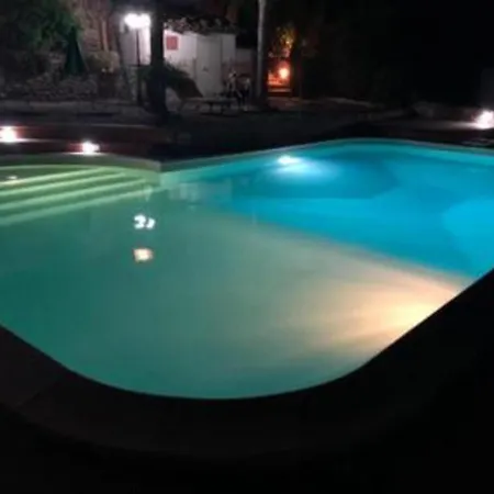 Casetta Con Piscina E Giardino Lentini