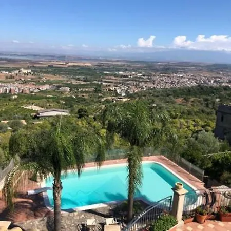 Holiday home Casetta Con Piscina E Giardino Lentini