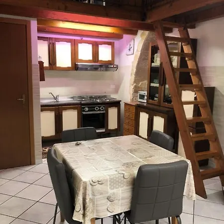 Holiday home Casetta Con Piscina E Giardino *