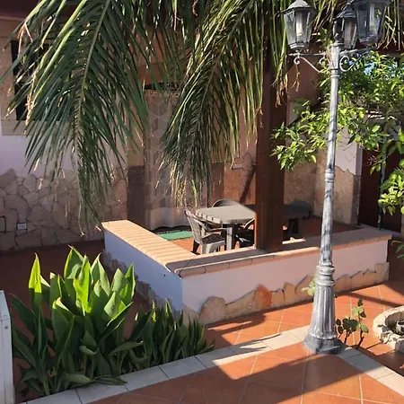 Holiday home Casetta Con Piscina E Giardino *