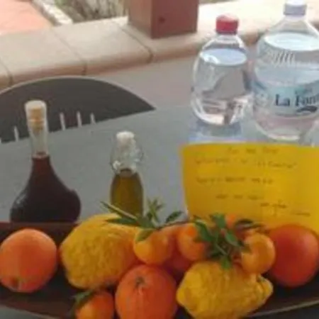 Casetta Con Piscina E Giardino